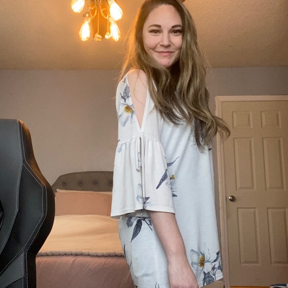 Lightly used MyStory off the shoulder flowing shirt with soft stretchy fabric. - Picture 5 of 6